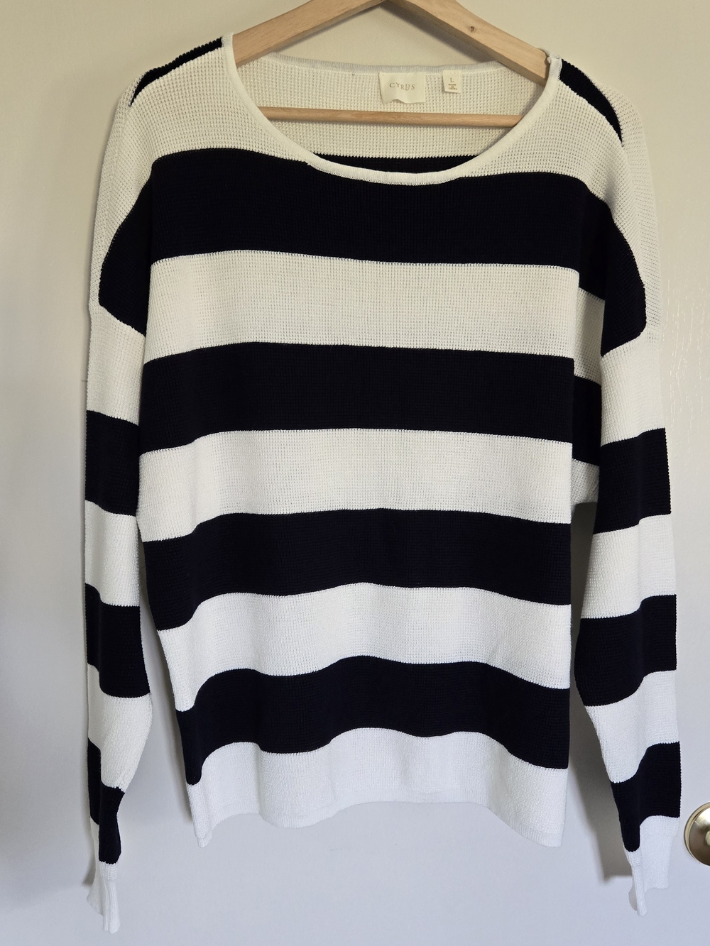 Cyrus Relaxed crew neckline Knit Sweater Navy And White L